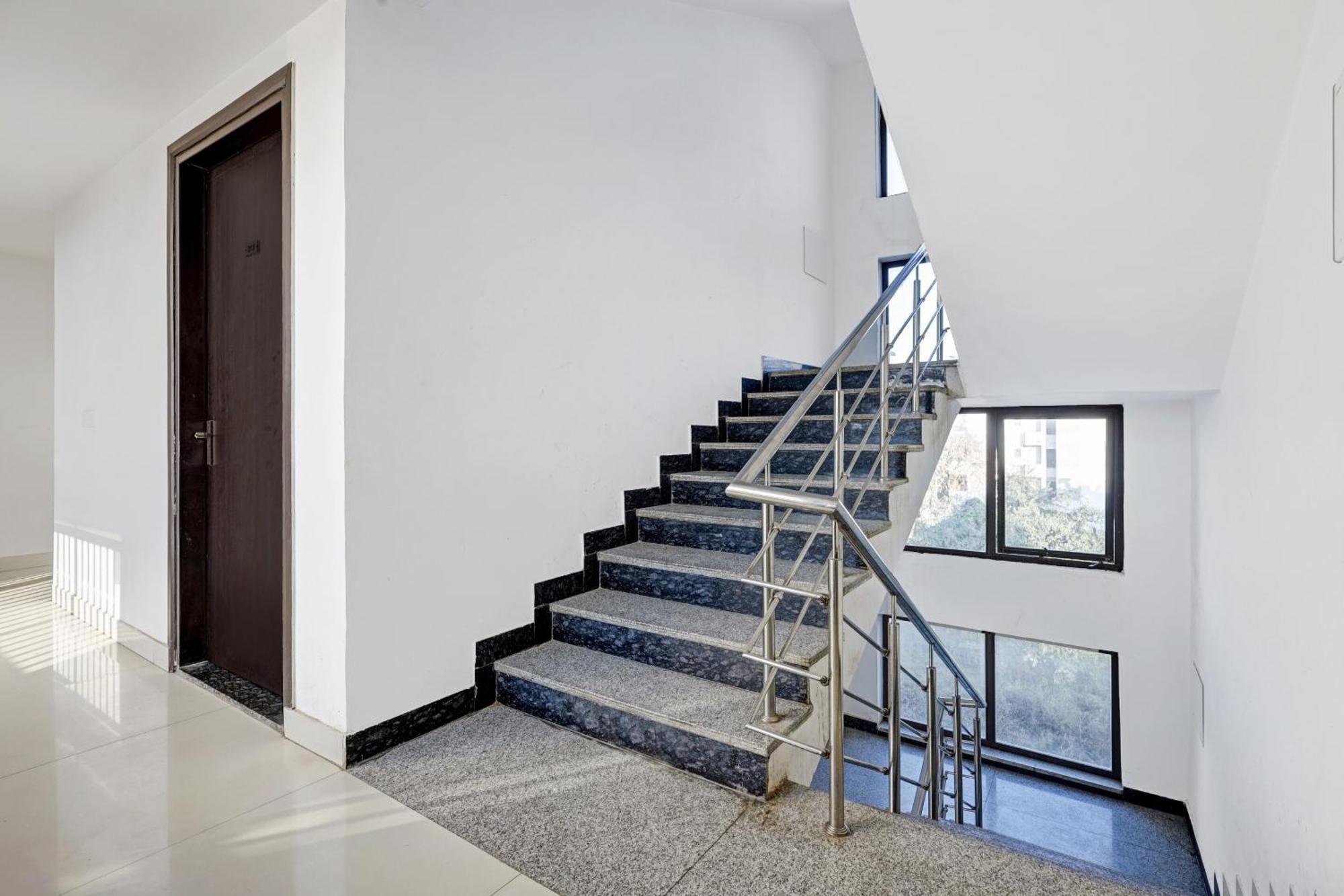 Super Townhouse Tipsyy Near Bestech Central Square Mall Gurgáon Exteriér fotografie